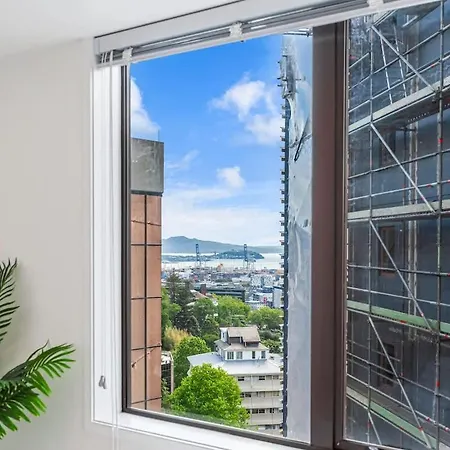 Central 3Br W Balcony Full Kitchen & Amenities